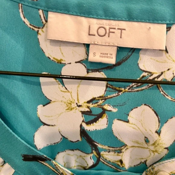 Women’s LOFT Small Floral Blouse - Picture 2 of 5